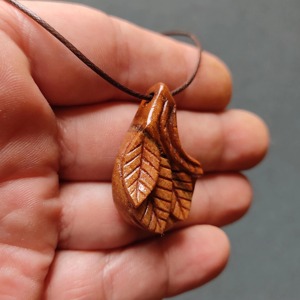 Collier en bois brun foncé, couleur chocolat, finition solide, prix usine, vente en gros - Product Image 2