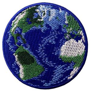 Écussons et badges brodés 3D personnalisés avec composants en tissu tissé et en résine - Fabriqués au Pakistan pour sacs, textiles de maison, chapeaux - Product Image 1