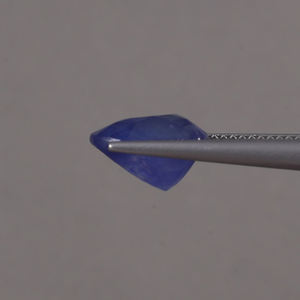 ร้านขายเครื่องประดับทัตติวาลา บลูแซฟไฟร์ ลูส |   เพชรธรรมชาติทรงคุชชั่น ขนาด 11x9 มม. เกรด AAA รับรองโดย IGI น้ำหนัก 5.68 กะรัต ผ่านการเคลือบน้ำมัน สีอ่อน - Product Image 2