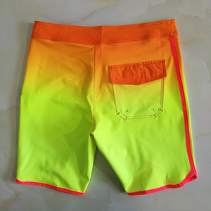 Shorts de bain dégradés pour hommes, taille mi-haute, cordon de serrage, séchage rapide, en polyester, avec bande latérale, décontractés, pour l'été - Product Image 1