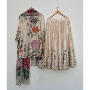 Salwar Kameez de Seda de Diseño con Bordado de Lentejuelas en la Parte Superior, Inferior y Dupatta para Bodas - Product Image 1