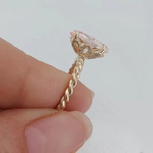 แหวนหมั้นเพชรรูปไข่สีชมพู 3 กะรัตสำหรับผู้หญิงจาก Tishya Diamond รุ่นคลาสสิก |   ทอง 14K |   ได้รับการรับรองจาก IGI - Product Image 4