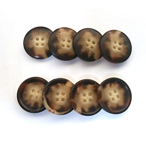 Boutons en corne classiques de qualité supérieure, finition polie, écologiques, durables, faits à la main, en corne de buffle naturelle, tailles personnalisées, artisanat - Product Image 5