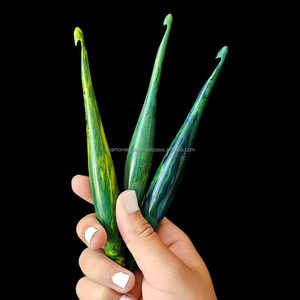 Ganchos de ganchillo coloridos hechos a mano, perfectos para compradores mayoristas - Product Image 2