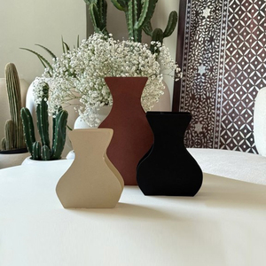 Juego de 3 jarrones de metal con diseño de flor, acabado con recubrimiento en polvo, diseño plano minimalista, hechos a mano para decoración de mesa. - Product Image 1