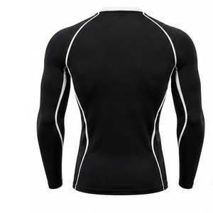 Camiseta deportiva de compresión con tejido elástico de primera calidad que ofrece excelente soporte, flexibilidad y comodidad. - Product Image 2