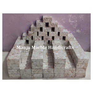 Boîtes de rangement en bois attrayantes et élégantes, de forme carrée, en coquillages marins naturels blancs et dorés, pour le Ramadan et l'Aïd. - Product Image 2