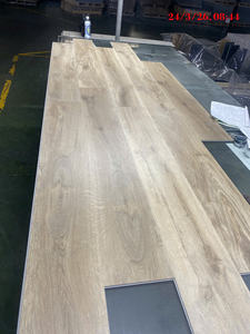 Revêtement de sol SPC moderne avec système de clic étanche à l'eau pour planches larges, idéal pour la maison et le bureau - Product Image 2