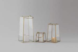 Lanterne porte-bougie en métal doré et verre de qualité supérieure, style moderne décoratif vintage, pour suspension ou présentation sur table, idéale pour les événements intérieurs - Product Image 6