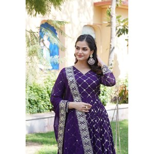 Robe de soirée violette avec sequins brodés, taille XL, en polyester, style Lehenga Choli - Product Image 3