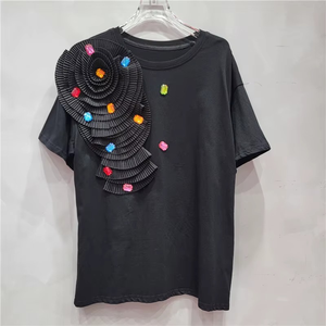 Venta al por mayor para boutiques: Nueva colección de verano 2026, camiseta de poliéster de lona de corte regular, versátil, informal, de manga corta y cuello dulce, a la moda. - Product Image 4