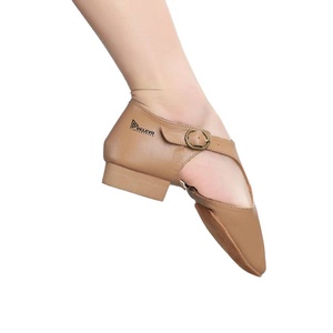 Chaussures de danse personnalisées en cuir à talon bas avec bride à boucle et bout fermé, confortables pour la pratique de la danse de salon, pour femmes, vente en gros - Product Image 4