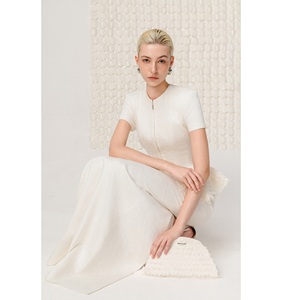 Vente en gros de chemisiers pour femmes, col rond, manches courtes, en lin de qualité supérieure, élégants, style peplum à volants. - Product Image 5