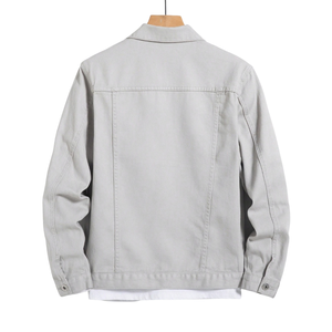 Veste en jean gris clair pour homme, col chemise, boutonnée sur le devant, manches longues, poches à rabat sur la poitrine, poignets boutonnés, style camionneur pour tous les jours - Product Image 2