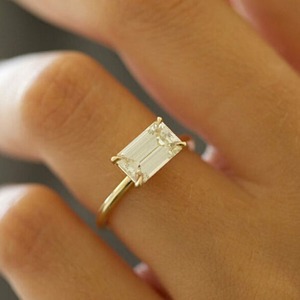 แหวนเพชรทรงเหลี่ยมมรกต 1.5 กะรัต ดีไซน์เรียบหรู ทองคำขาว 14K แบบตะวันออก-ตะวันตก แหวนหมั้นและแต่งงาน ดีไซน์มินิมอล - Product Image 6