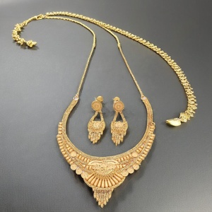 Vente en gros 14K 18K 24K plaqué or formant des colliers, colliers de mode, bijoux traditionnels, colliers courts en laiton rempli d'or. - Product Image 4