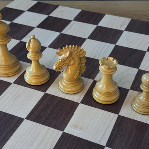 Jeu d'échecs en bois de qualité supérieure, cadeau, échiquier professionnel en bois de noyer massif à grain transversal, grand échiquier - Product Image 2