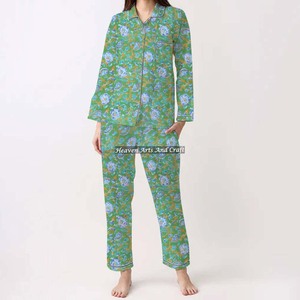 Conjunto de Pijamas de Algodón 100% para Mujer, Ropa de Dormir Suave para el Hogar, Conjunto de Pijamas de Primavera/Verano con Estampado Floral/Personajes/Letras/Estampado/Vacaciones/Árbol PJ057 - Product Image 1