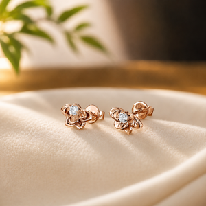 Boucles d'oreilles clous en diamant rond brillant plaqué or rose, sertissage griffe en moissanite, motif floral, bijoux minimalistes pour usage quotidien - Product Image 2
