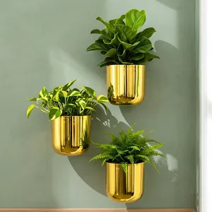 Juego de 3 Macetas de Pared Metálicas Doradas |   Modernos Soportes de Pared Cilíndricos para Flores con Acabado Pulido de Lujo para Interiores - Product Image 6