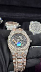 Montre personnalisée squelette blanche entièrement sertie de diamants moissanite ronds, style hip-hop classique, luxueuse et élégante pour homme, idéale comme cadeau - Product Image 4