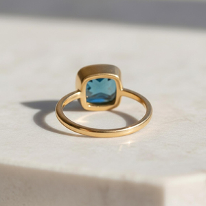 แหวนหมั้นพลอยโทแพซสีน้ำเงินลอนดอน ขายส่งจากโรงงาน แหวนเงินแท้ 925 ดีไซน์เรียบหรู เครื่องประดับมินิมอล สำหรับหมั้นและวันครบรอบสำหรับผู้หญิง - Product Image 6