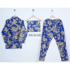 Conjunto de pijama de verano floral, elegante y romántico, 100% algodón puro, transpirable, de manga larga, hecho a mano, para mujer. - Product Image 4