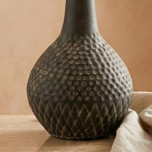 Jarrón de Metal de Bronce Antiguo Hecho a Mano con Textura Moderna, Florero Decorativo de Cuello Alto, Maceta de Hierro Martillado de Lujo para Decoración del Hogar - Product Image 4