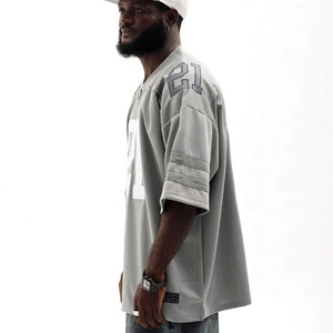 Camiseta Deportiva Oversize Gris de Fútbol Americano con Cuello en V y Estampado Numérico para Hombre, Estilo Urbano, Fabricación OEM de Marca Privada - Product Image 5