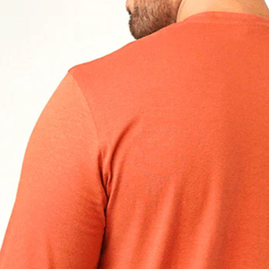 เสื้อยืดคอกลมแขนยาวผู้ชายผ้าฝ้าย 100% ขายส่ง ปรับแต่งโลโก้ด้านหน้าได้ ผ้าไม่ยับ ระบายอากาศดี ทรงหลวม สีพื้น - Product Image 6