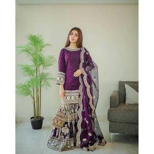 DISEÑADOR GEORGETTE ESPEJO DIAMANTE BORDADO TRABAJO TOP SHARARA con DUPATTA WINE - Product Image 1