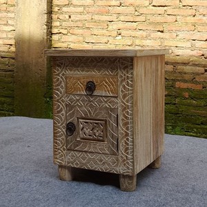 โต๊ะข้างเตียงไม้พร้อมลิ้นชัก สีขาวล้าง ดีไซน์ทันสมัย สำหรับห้องนอน - Product Image 1