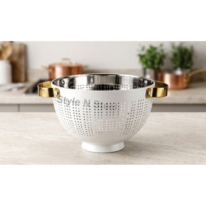 Passoire en acier inoxydable blanc avec poignées dorées pour le lavage des pâtes, des fruits et des légumes - Product Image 1