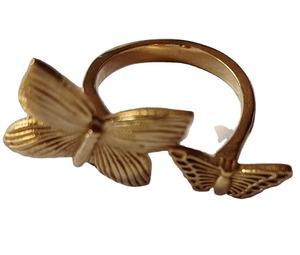 Anillo de moda de acero inoxidable para mujer, piedra chapada en oro para fiesta de compromiso, aniversario cristiano directo desde la India - Product Image 1