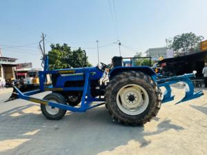Tractor de 6 pies con ruedas, 4WD, motor automático, cuchilla frontal, cuchilla niveladora hidráulica - Product Image 1