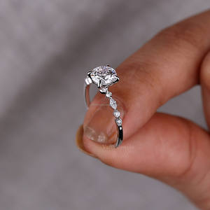 แหวนทองคำสีขาวทึบ14K คลาสสิกพร้อมเม็ดกลมตัดแล็ปการปลูกเพชรสี่ง่ามการตั้งค่าการหมั้นหรือของขวัญแต่งงานสำหรับเธอ - Product Image 2