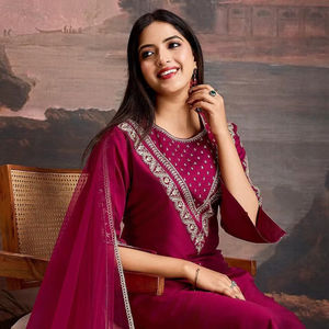 Elegante Conjunto de Traje Romano para Mujer con Dupatta Bordada - Product Image 1