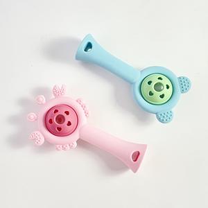 Anneau de dentition pour bébé en forme d'ours – Silicone de qualité alimentaire avec hochet intégré pour une mastication et un jeu sécurisés - Product Image 4
