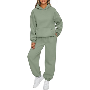 Ensemble de survêtement décontracté pour femme, sweat à capuche et pantalon long en molleton coupe ample, couleur unie, avec baskets blanches - Product Image 1