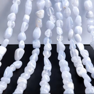 Cuentas de ágata de encaje azul natural genuino, cuentas sueltas de pepitas azules púrpuras para la fabricación de joyas. - Product Image 1