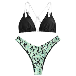 Conjunto de bikini con estampado de leopardo negro para mujer, 2 piezas, top cruzado con cuello halter, parte inferior tipo tanga, traje de baño de ajuste regular, tejido elástico - Product Image 5