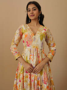 Conjunto de traje Anarkali Preksha con pantalón de algodón y dupatta, kurta con estampado digital de algodón y trabajo Gota Patti, conjunto de pantalón y dupatta. - Product Image 3