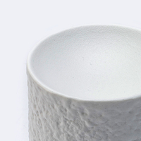 YAYU Vaisselle sur pied personnalisée en porcelaine de pierre blanche pour hôtel, assiette à dessert et support à apéritif en céramique noire pour restaurant