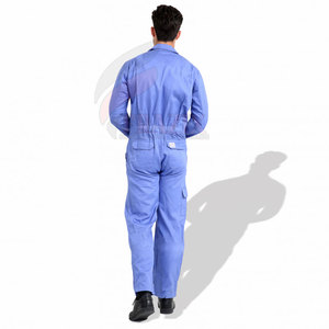 Traje de trabajo de seguridad eficiente y resistente, diseñado con una construcción robusta y una movilidad cómoda. - Product Image 3