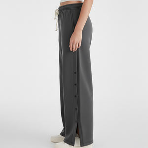 Pantalon de survêtement ample pour femme, sur mesure, grande taille, coupe droite, avec panneaux latéraux boutonnés et logo brodé personnalisé, haute qualité - Product Image 2