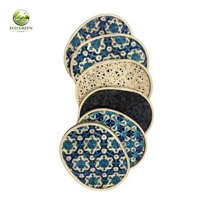 Abanico de Bambú Tradicional Hecho a Mano con Intrincados Patrones Geométricos Rojos y Azules, Decoración Ecológica para el Hogar, Vietnam, Hanói - Product Image 2