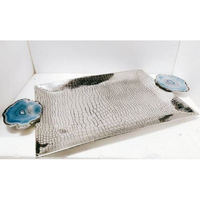 Plateau de service et de rangement en aluminium martelé doré avec poignées florales, vaisselle de salle de bain, compatible lave-vaisselle, design moderne et luxueux, décoration de mariage