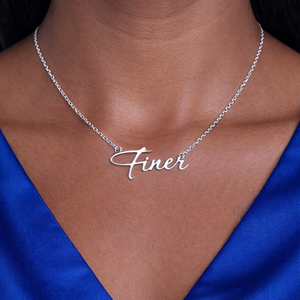 Collar con Nombre en Caligrafía Finera, Colgante Minimalista con Cadena, Joyería Griega Dorada/Plateada, Regalo Elegante y Personalizado para Mujer - Product Image 1