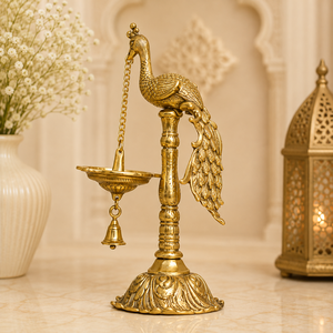 Support de Diya suspendu en laiton artisanal, motif paon avec clochette, design Art Déco, lampe à huile traditionnelle indienne pour le Diwali, décoration de table - Product Image 1