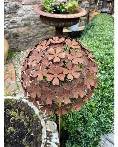 Rustic Metal Heart Garden Stakes Outdoor Decor Simple Style Galvanized Steel Plant Supports - Product Image 5